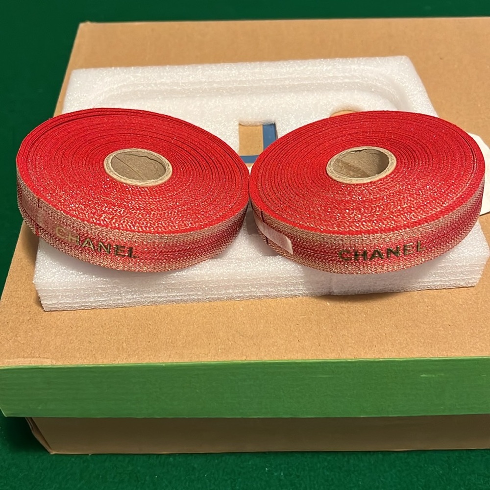 Chanel Holiday ribbon set.
2 Oriol and Fontanel.
Each is 20 m - Picture 2 of 10